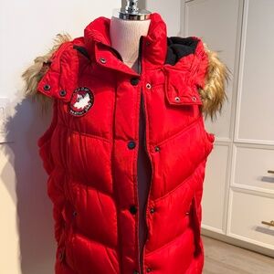 Canada Weather Gear Vest with Faux Fur trim hood.  Size XL
